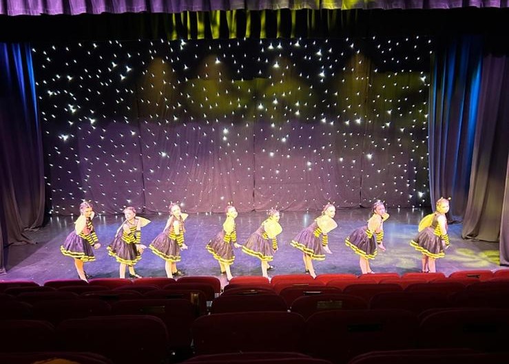 Students rehearsing ballet sequence at Bradford dance show
